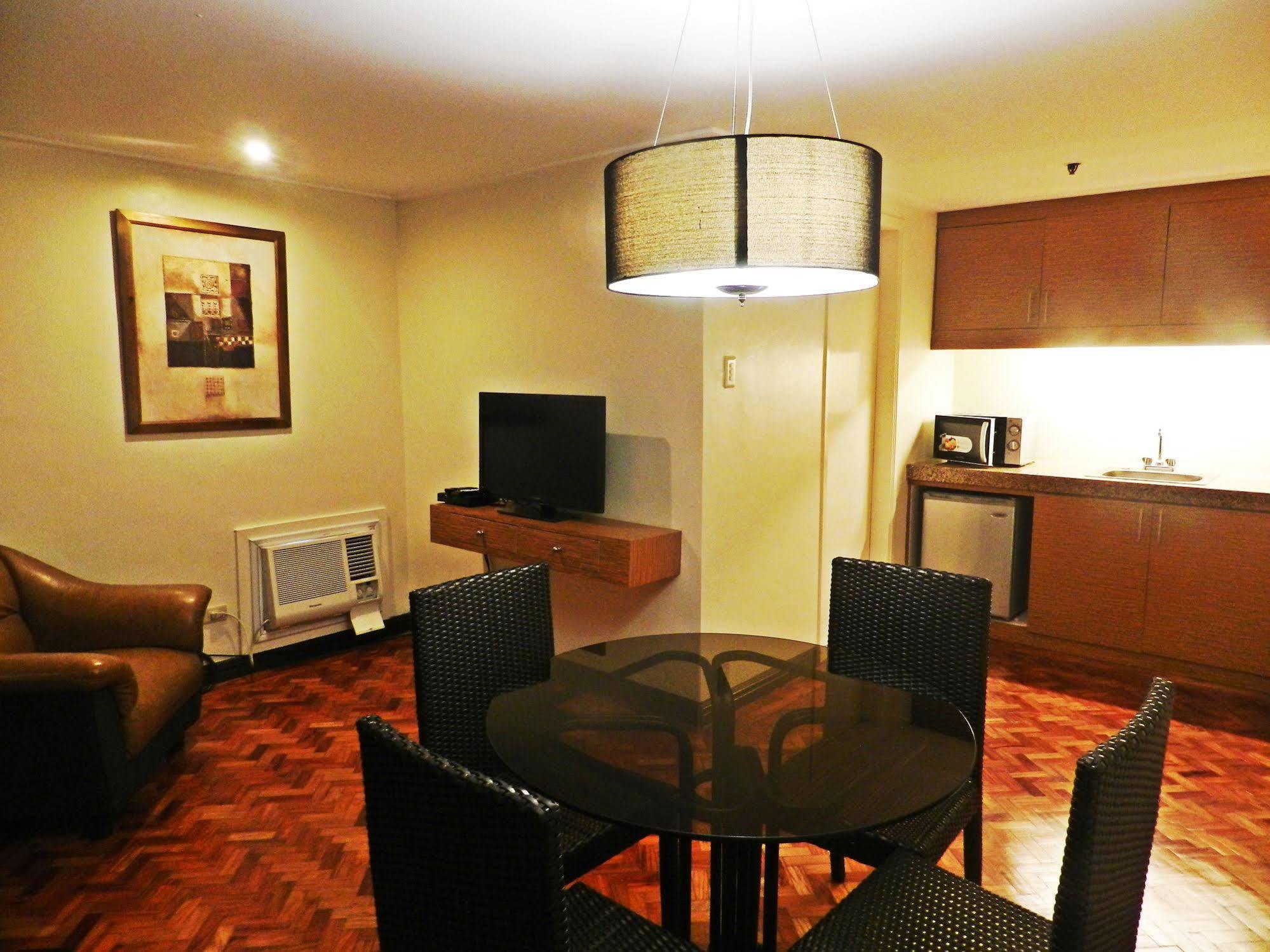 Salcedo Suites Makati City Exterior photo