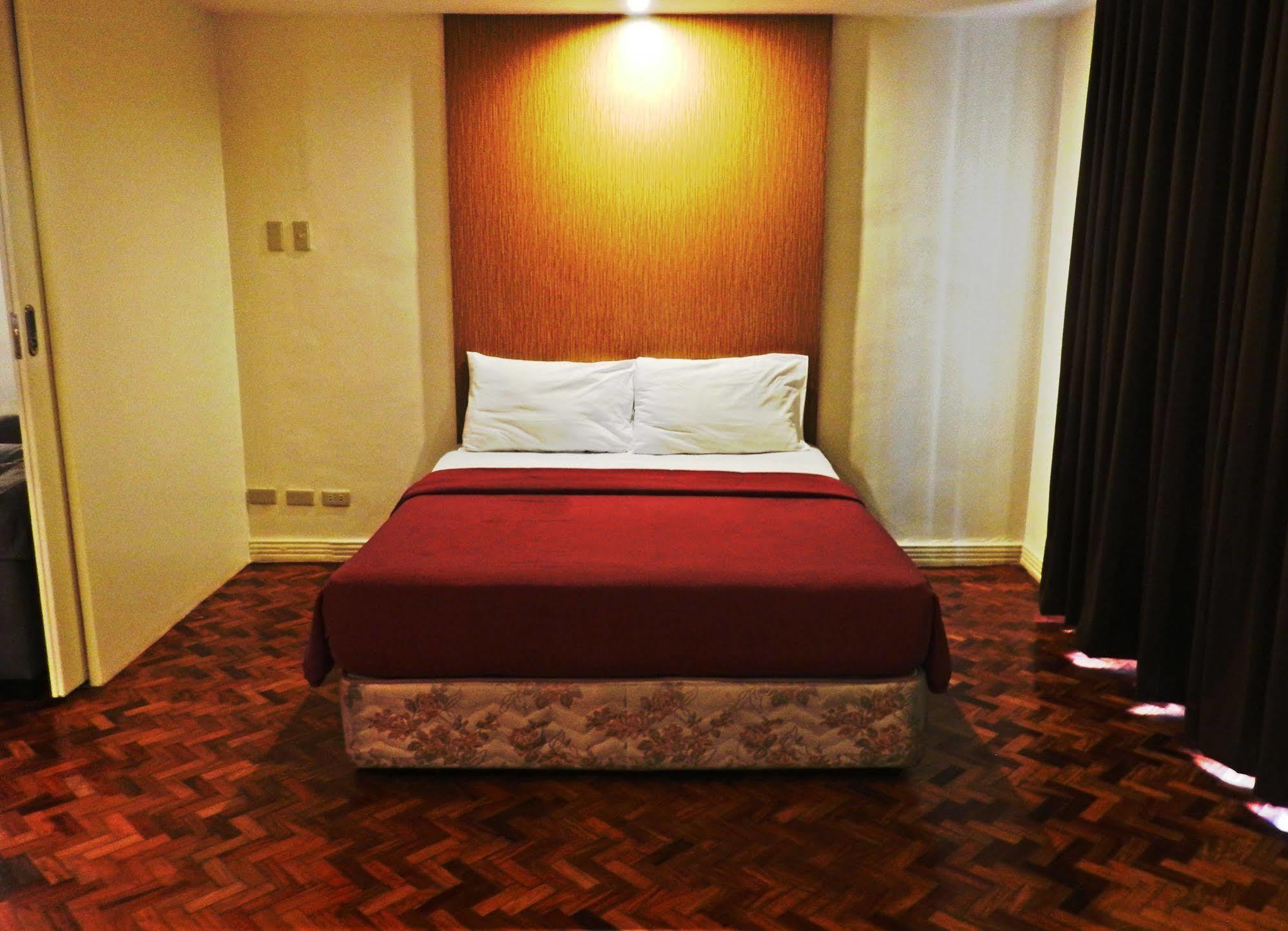 Salcedo Suites Makati City Exterior photo