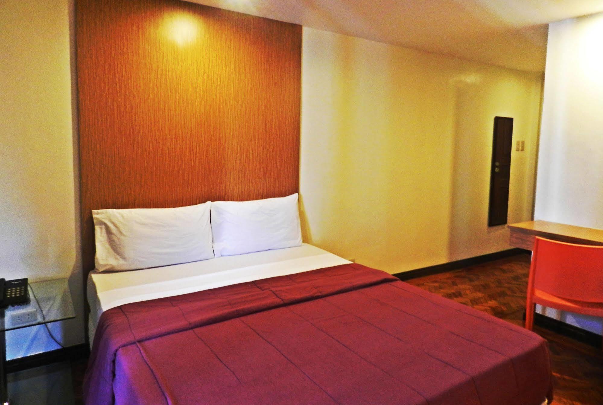 Salcedo Suites Makati City Exterior photo